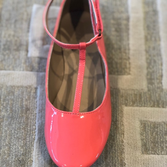 Crazy 8 Sandals - Picture 2 of 4